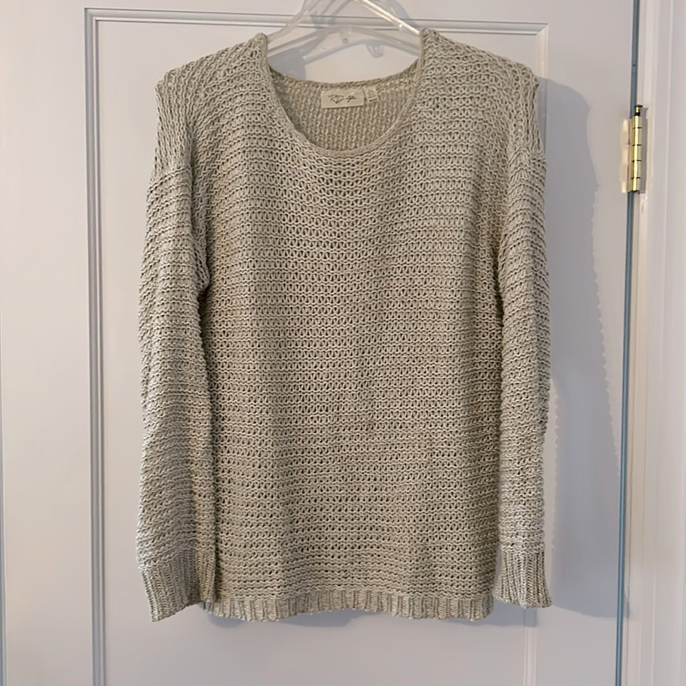 Beige RD Style sweater size medium.